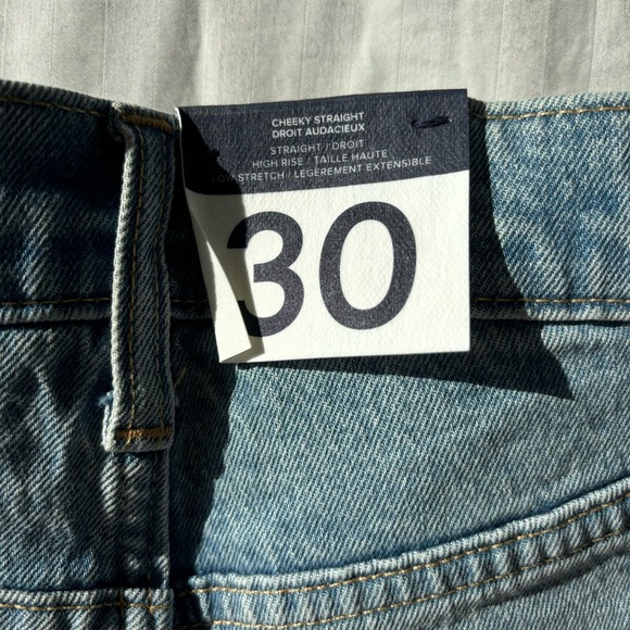 Gap | NWT Cheeky High-Rise Straight Jeans - Size 30 - Picture 3 of 6